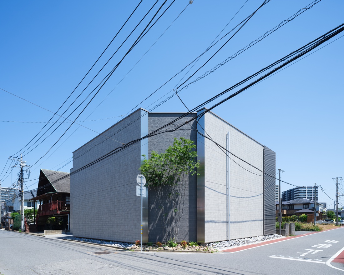 ” next ”  つくば市　中庭のあるRC造の家